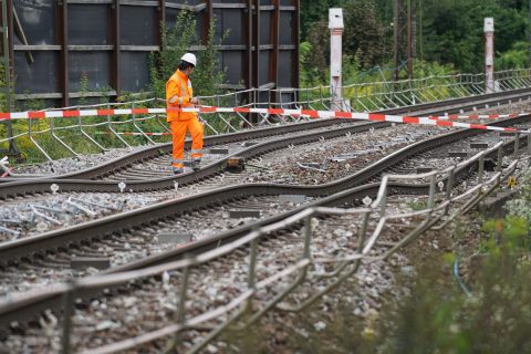 Men on the railway between Rastatt and Karlsruhe, where the land slip happened. Photo credit: Benedikt Spether