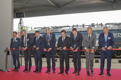 Ribbon cutting for the departure of the Tilburg-Chengdu Express