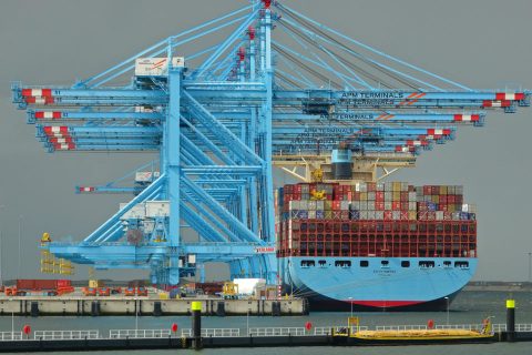 A large container ship at Maasvlakte 2. Photo: Kees Torn